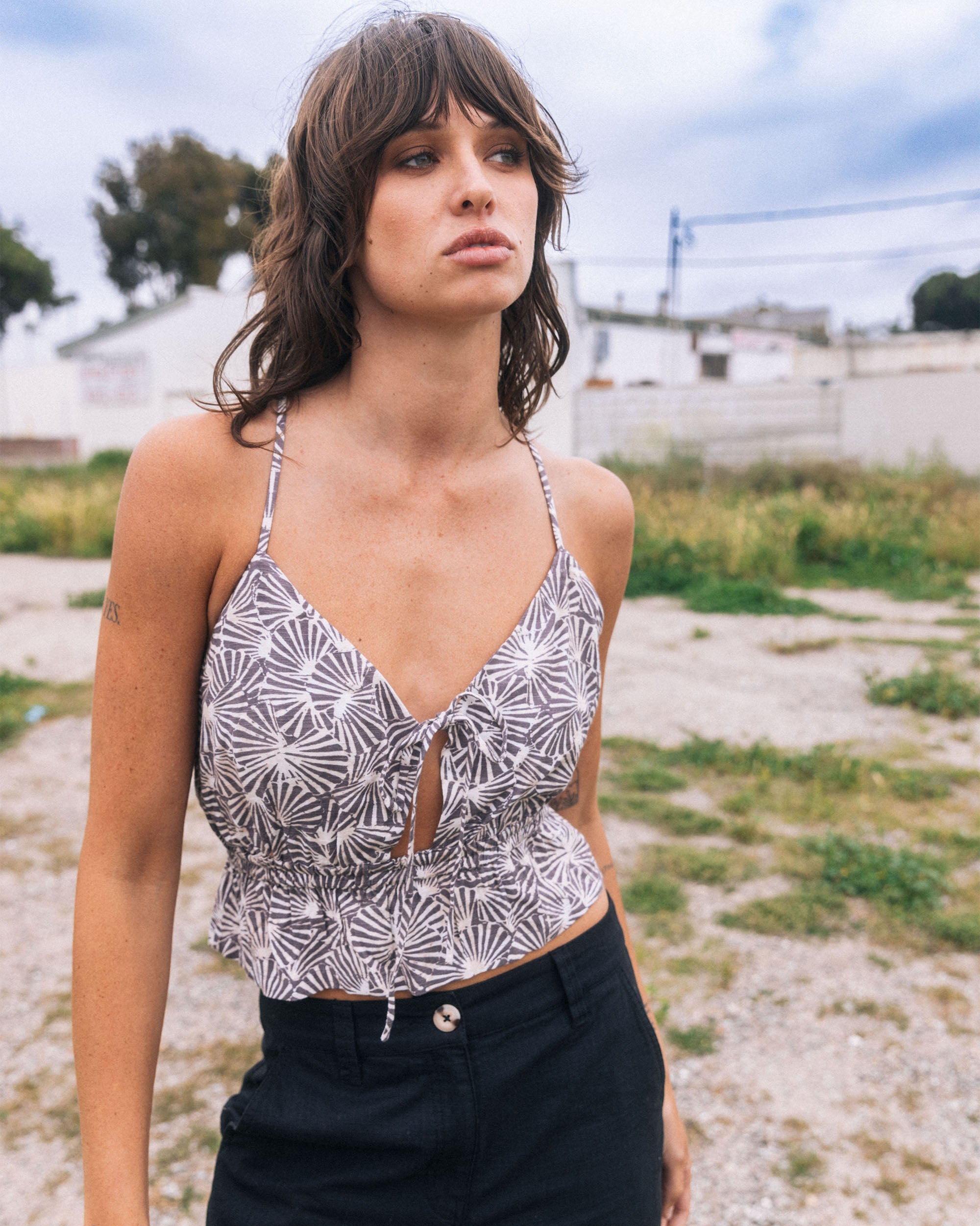 Wat Tha Shell Cami Top - Dark Grey